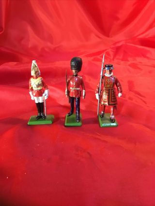 Britains Ltd.  Metal Toy Scots Guards/beefeater/ British Soldiers 1970 