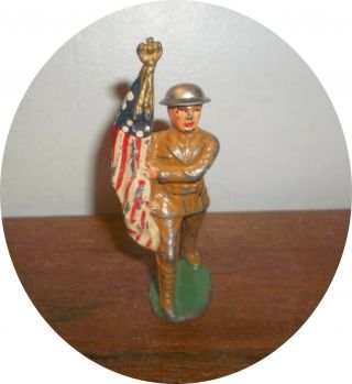 Invc287 Neat Soldier Marching With Flag Tin Helmet Barclay / Manoil