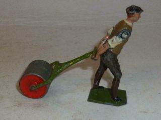 Britains Vintage Lead Farm Or Garden Man With Lawn Roller - 1930 