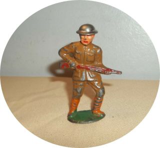 Invc254 Soldier At The Ready With Rifle At Waist Tin Helmet Barclay / Manoil