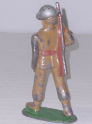 BARCLAY LEAD FIGURE 788 SOLDIER MARCHING WITH GUN ON BACK 2