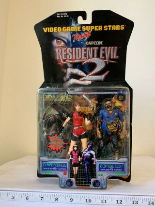 Capcom Resident Evil 2 Claire Redfield And Zombie Cop Figures