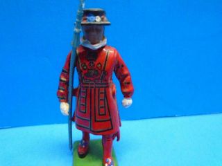 BRITAINS English Beefeater Guard Die Cast Toy Soldier W.  Britain Metal 1988 2