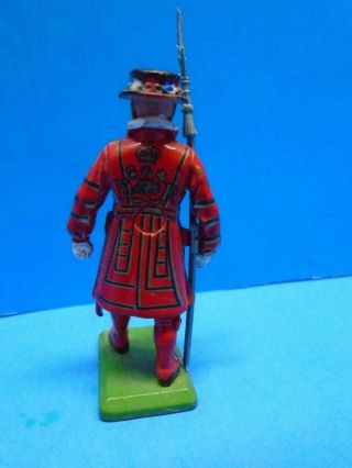 BRITAINS English Beefeater Guard Die Cast Toy Soldier W.  Britain Metal 1988 3