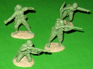 Conte Omaha Beach Us Army Gis In Spinach Green On Tan Bases.