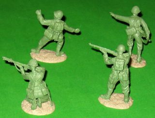 CONTE OMAHA BEACH US ARMY GIS IN SPINACH GREEN ON TAN BASES. 2
