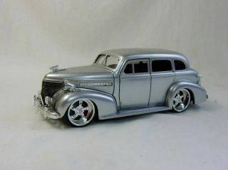 Jada 1939 Chevy Master Deluxe Silver 1/24 Diecast 90376