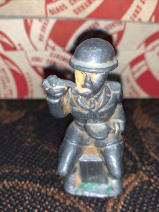 Vintage Manoil Toy Lead Soldier Figure Eating While Sitting On A Crate Usa
