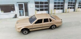 Maisto Bmw 750 Il Gold Champagne Color Metal Die - Cast 1:64 Scale Collectible Car