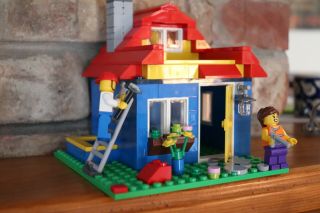Lego Pencil Pot House Set 40154 - - Includes 2 Minifigures And Accessories
