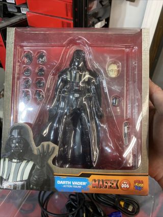 Mafex Darth Vader No.  006 By Medicom