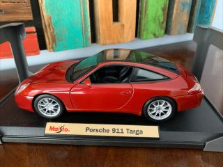 Maisto Porsche 911 Targa 1:18 Scale Diecast Model Car Red 1998