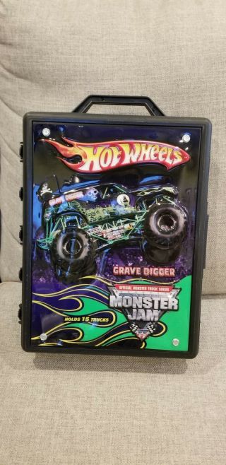 Hot Wheels Monster Jam 1:64 Scale Carrying Case Holds 15 Trucks