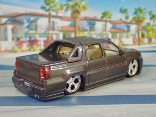 2002 - 2013 Cadillac Escalade Ext Luxury Pick - Up 1/64 Scale Limited Edition J