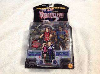 Capcom Resident Evil 2 Claire Redfield And Zombie Cop Figures
