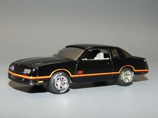 Johnny Lightning 1/64 1987 Chevy Monte Carlo Ss Aero Coupe Black & Red Trim Vhtf