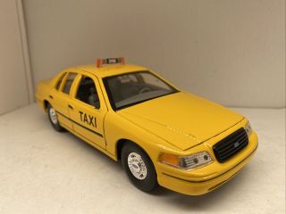 1999 Ford Crown Victoria Taxi Welly 22082wtx 1/24 Scale Diecast Car