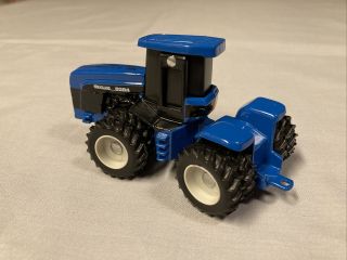 1/64 Scale Models Diecast Holland 9384 4wd Toy Tractor - Farm Show Edition