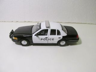Welly 1999 Ford Crown Victoria Black White Police Car 1:24 Scale Diecast Dc3323