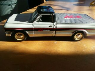 Liberty Classics 1:24 Scale Diecast 1967 Chevy Truck