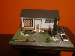 1/64 Diorama 1980s Bi Level House Great For Christmas