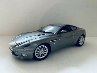 Beanstalk 1/18 Aston Martin Vanquish - James Bond Die Another Day -
