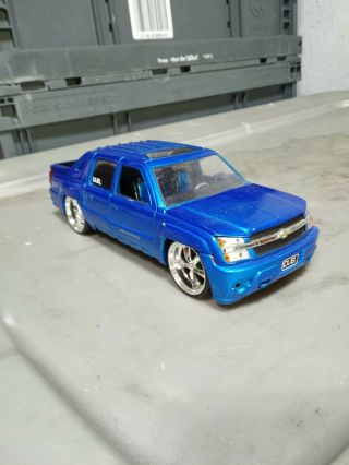 Diecast Chevrolet Avalanche Blue