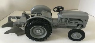 Ertl Ford 9N Tractor with Dearborn Plow 1:16 50th anniversary no box 3