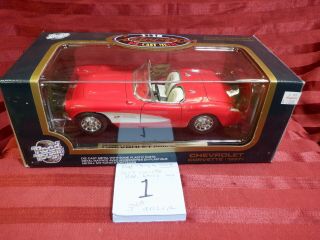 1:18 Road Tough Die Cast 1957 Red/white Chevrolet Corvette 92018 1