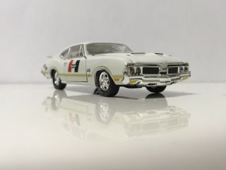 1970 70 Olds Oldsmobile Cutlass 442 W - 30 Hurst Collectible 1/64 Scale Diecast