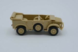 Busch 1:87 Ww2 German Army Horch 108 Type - 40 Staff Car (sand Colored)