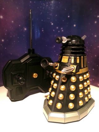 Doctor Who Black & Gold Dalek Infra Red Battle Version Radio Control 5 " Figure
