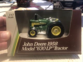 Ertl John Deere 1958 Model " 630 Lp " Tractor 1:43 Scale
