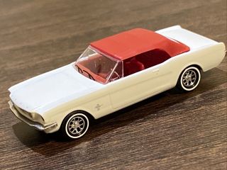 Ho Scale (1:87) Busch 47501 1964 Ford Mustang Softtop Red White