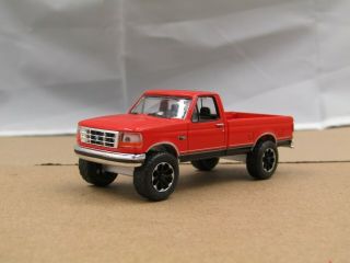 1/64 Dcp/greenlight Custom Lifted Red/black Ford F150 Pick Up Truck No Box