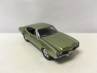 1969 69 Olds Oldsmobile Cutlass 442 Collectible 1/64 Scale Diecast Diorama Model