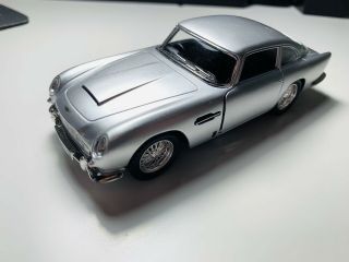 Diecast 1/38 1963 Aston Martin Db5 Silver Friction Motor/opening Doors