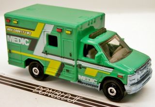 Matchbox 2008 - 2014 Ford Econoline E - Series E350 Ambulance Green Medic Ems 1/64