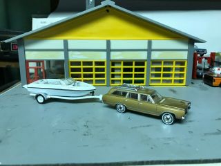 1/64 1969 Plymouth Satellite Wagon/met Gold/gold Int/towing A 18 