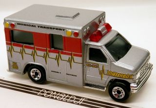 Matchbox 1990s Ford Econoline E - Series E350 Ambulance Silver/red 1:80 Scale