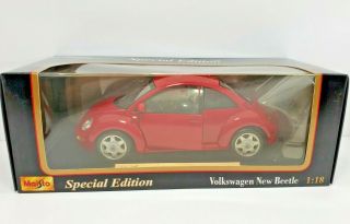 Maisto Volkswagen Beetle Special Edition 31875 1/18 Scale (red)