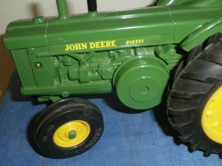 ERTL John Deere Model R Diesel Tractor Collector Series II 1/16th Scale 3