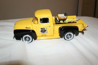 First Gear 1956 Ford F - 100 1:25 Napa Die - Cast Metal Yellow Truck Pre - Owned