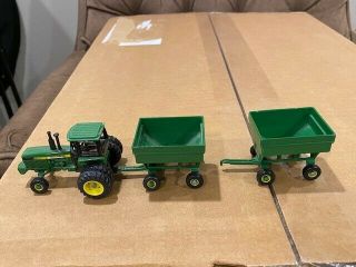 Vintage ERTL 1/64 John Deere (4440) tractor with duals and 2 gravity - flow wagons 3