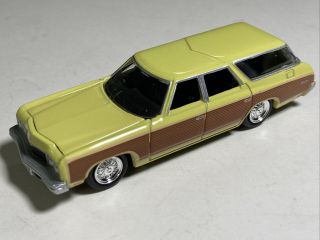 Johnny Lightning 1:64 Loose 1973 Chevy Chevrolet Caprice Estate Wagon