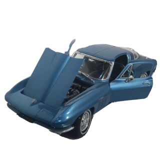 Maisto 1965 Chevy Corvette Coupe 1:18 Scale Diecast Model Car 