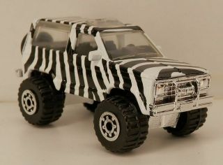 Matchbox Ford Bronco Ii 4x4 1984 - 1988 White W/zebra Stripe Pattern 1/57 Scale