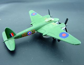Maisto Green Die Cast De Havilland Mosquito Wwii British Raf Model Plane Bomber