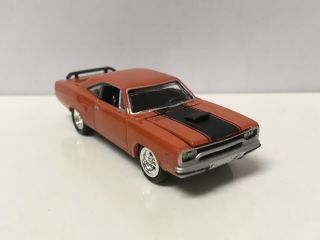 1970 70 Plymouth Road Runner Collectible 1/64 Scale Diecast Diorama Model