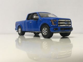 2016 16 Ford F - 150 Xlt 4x4 Collectible 1/64 Scale Diecast Diorama Model